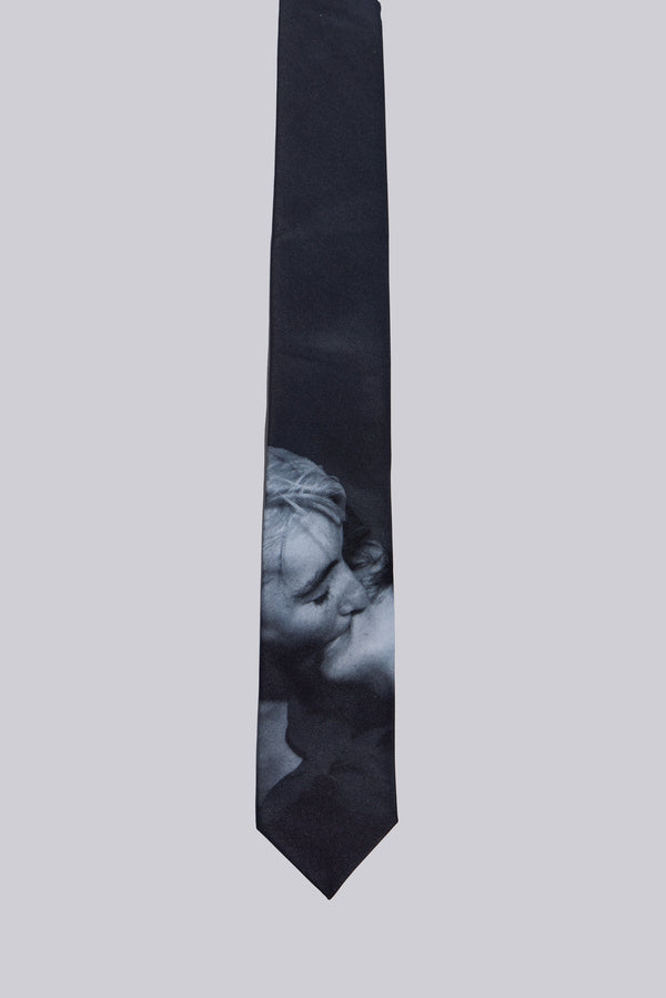 Couple kissing graphic printed black neck tie.