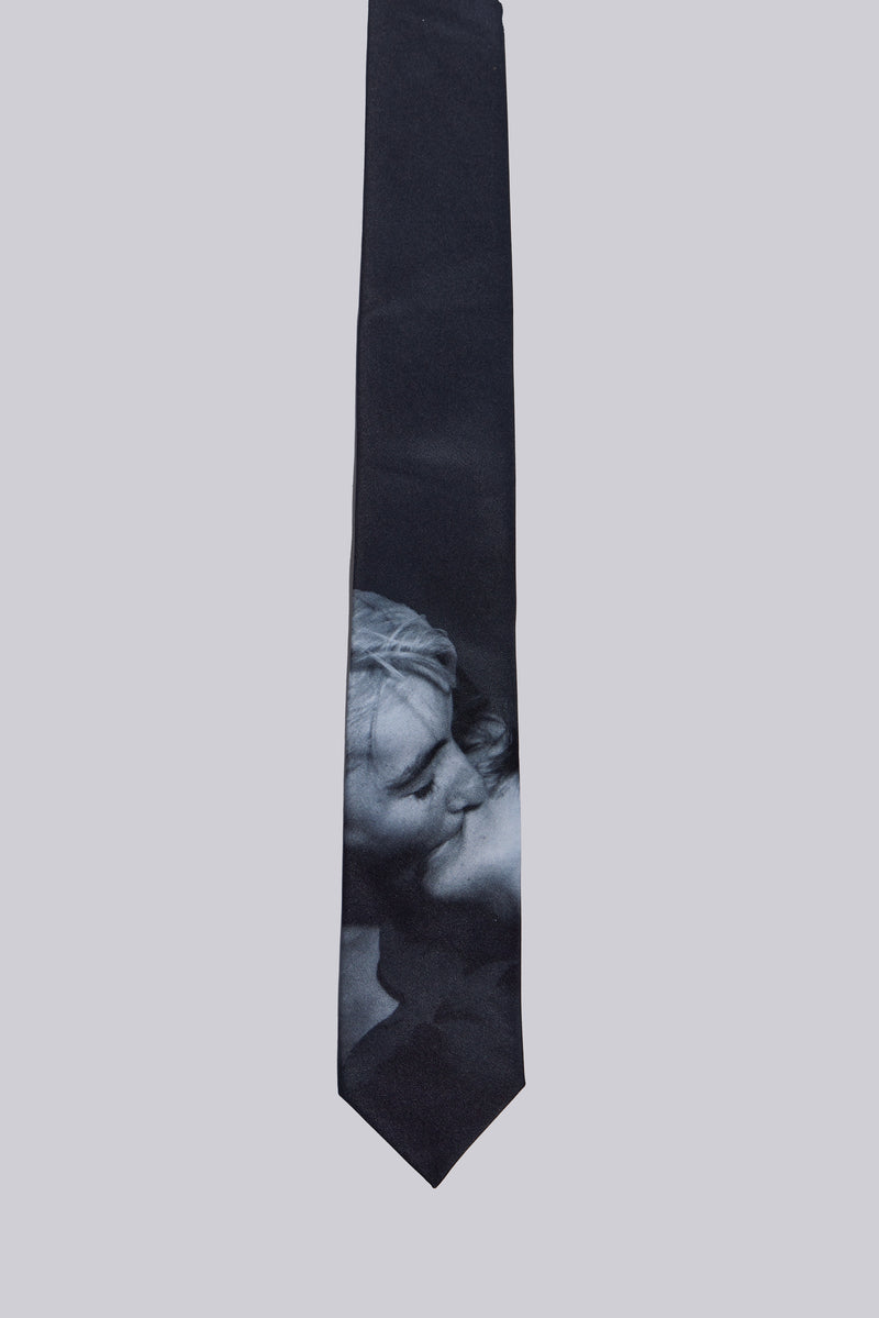 Couple kissing graphic printed black neck tie.