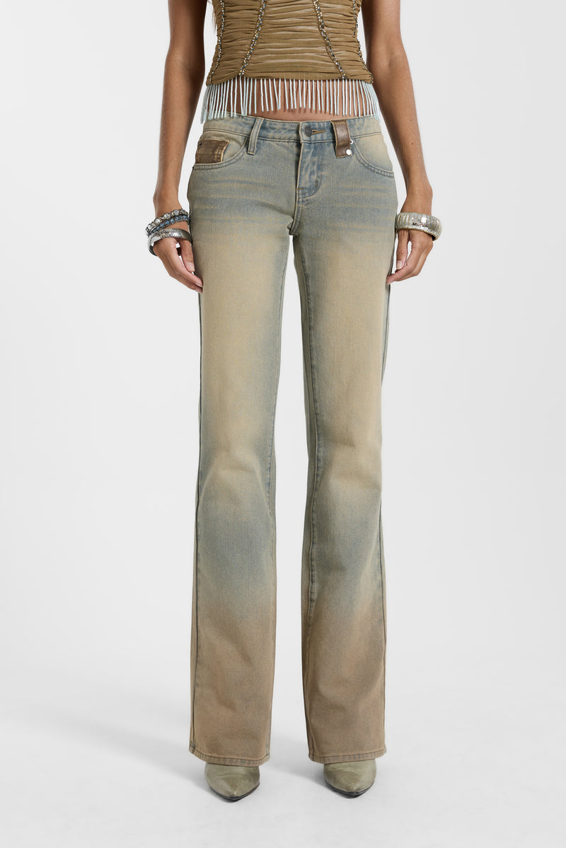 Leni Low Rise Flare Jeans in Dust